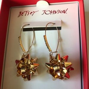 Betsey Johnson Gold Tone Christmas Holiday Gift Bow Dangle Drop Earrings NIB